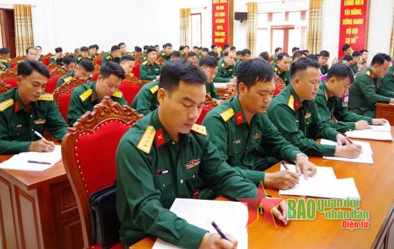 Nâng tuổi sĩ quan phục vụ tại ngũ, tạo động lực cho sĩ quan cấp phân đội